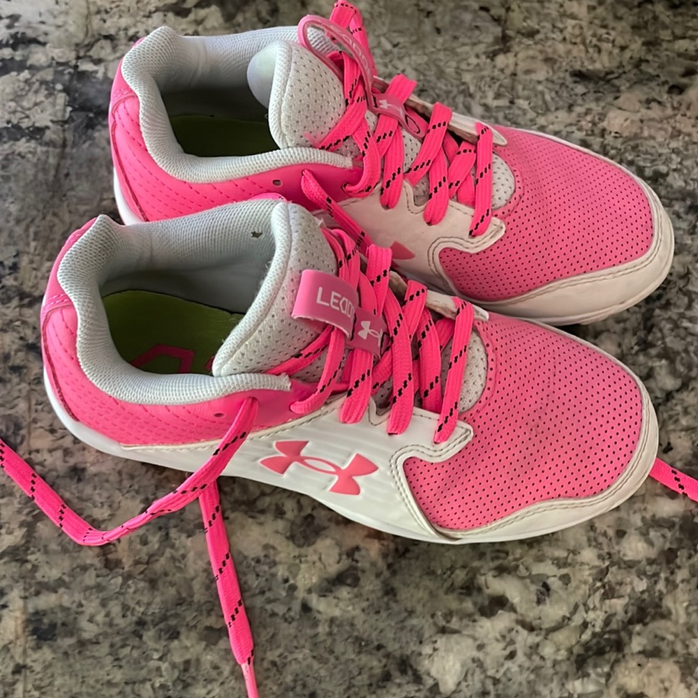 Girls softball cleats size 1 fit a 13.5 they run tight